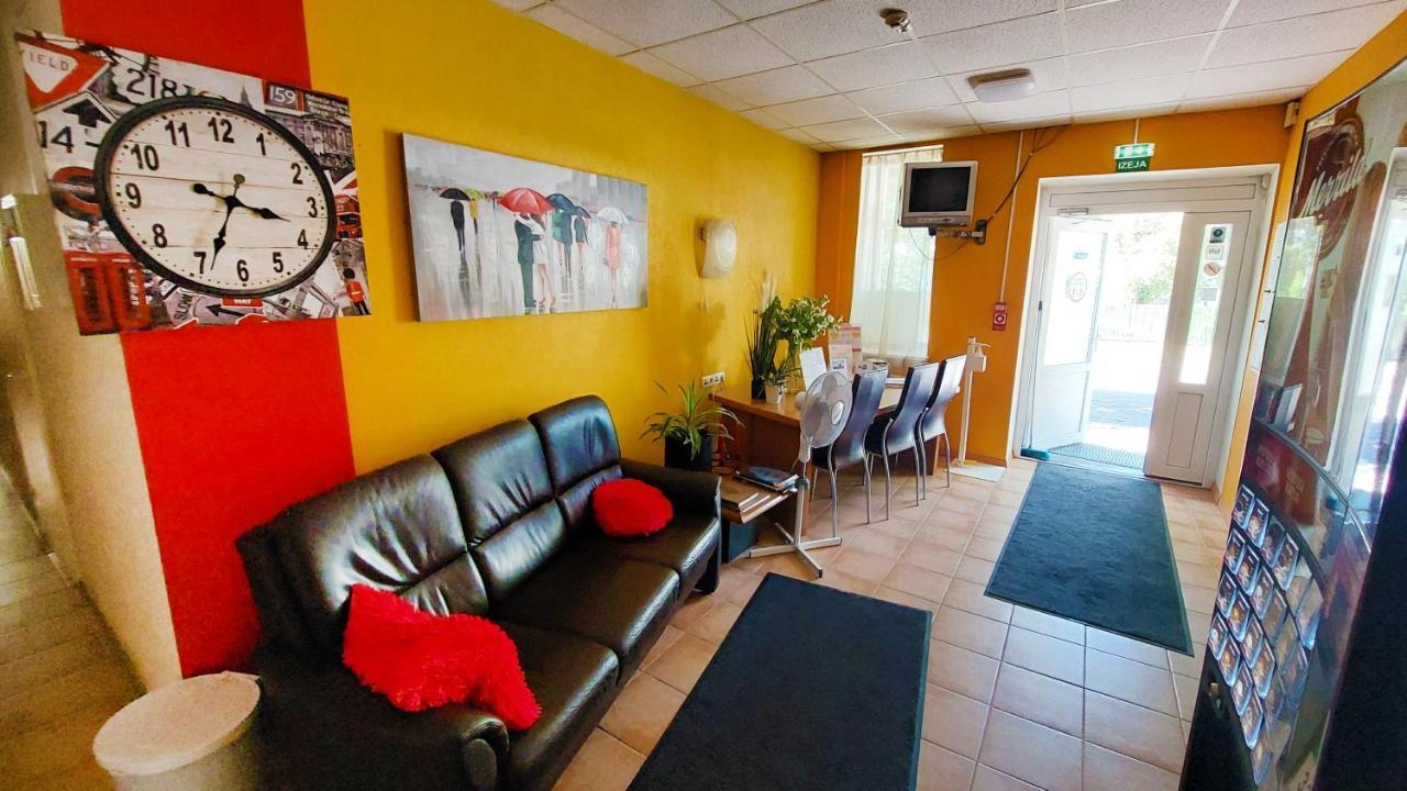 Happy Hostel Рига Экстерьер фото
