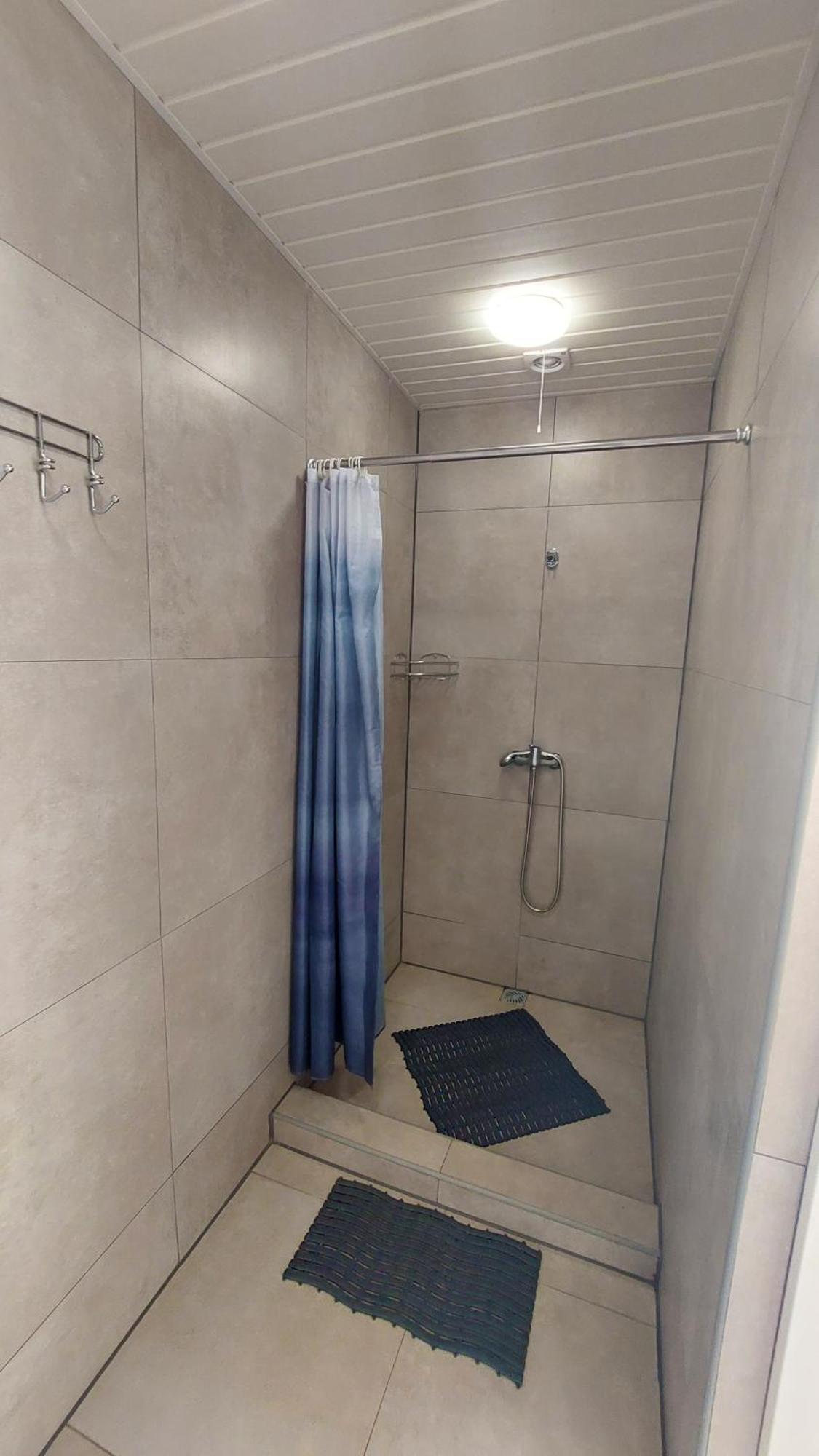 Happy Hostel Рига Экстерьер фото